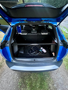 Peugeot E-2008 GT (6 фото из 11)