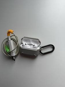 Apple AirPods Pro2 (3 фото из 5)