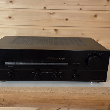 Vanakooli võimendi Sony