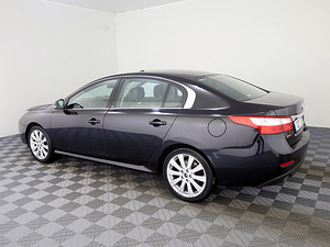Renault Latitude Initiale Paris ATM 2.0 dCi 127kW (4 фото из 9)
