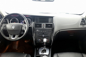Renault Latitude Initiale Paris ATM 2.0 dCi 127kW (5 фото из 9)