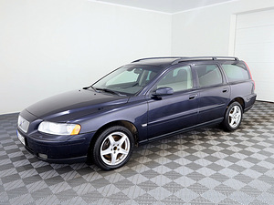 Volvo V70 Summum 4x4 AWD Facelift 2.4 D5 120kW (2 foto / 7)