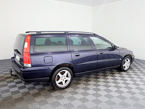 Volvo V70 Summum 4x4 AWD Facelift 2.4 D5 120kW (3 foto / 7)