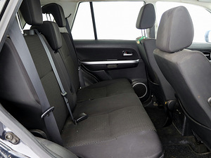 Suzuki Grand Vitara Comfort Facelift 4x4 2.4 124kW (7 фото из 7)