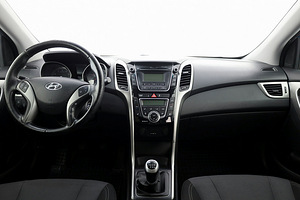 Hyundai i30 Elegance 1.6 99kW (5 фото из 7)