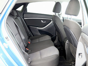 Hyundai i30 Elegance 1.6 99kW (7 фото из 7)