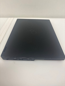 Fujitsu LifeBook U7311 (2 фото из 4)