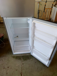 Холодильник Jenki (6 фото из 8)