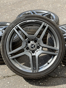 19" Mercedes-Benz AMG разноширокие диски 5x112 + летние шины (1 фото из 10)