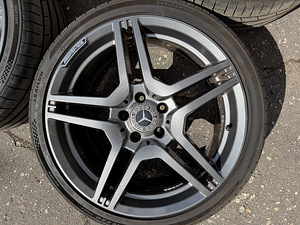 19" Mercedes-Benz AMG разноширокие диски 5x112 + летние шины (4 фото из 10)