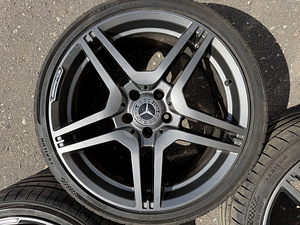 19" Mercedes-Benz AMG разноширокие диски 5x112 + летние шины (5 фото из 10)