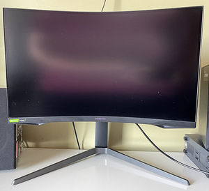 Samsung Odyssey G7 C27G75TQSR (1 foto / 3)