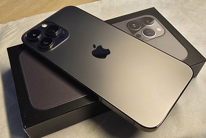 iPhone 13 Pro Max + много аксессуаров (3 фото из 10)