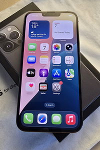 iPhone 13 Pro Max + много аксессуаров (1 фото из 10)