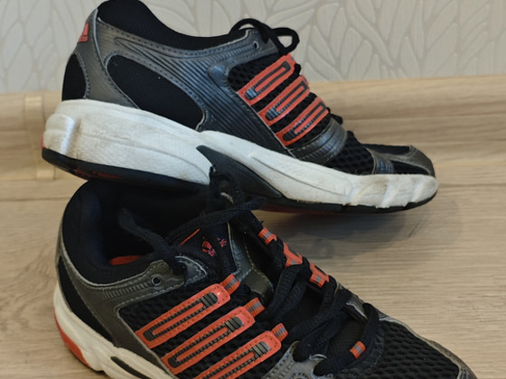 Tossud Adidas , 32