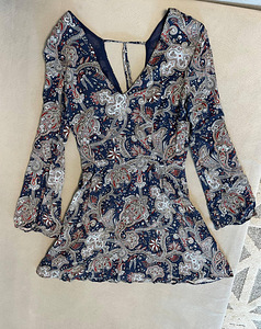 Mango (MNG) эффектный короткий комбинезон с узором, размер XS (1 фото из 4)