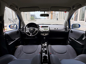 HONDA JAZZ / АВТОМАТ / РЕГ. СБОР ОПЛАЧЕН / ТО 10.2026 (11 фото из 15)