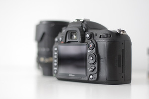 Почти как новая профессиональная камера Nikon D7000 с полным (3 фото из 8)