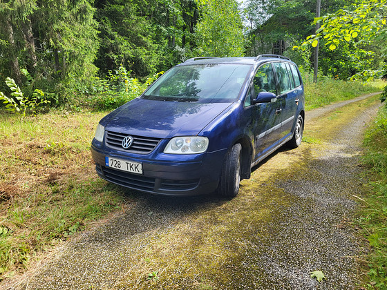 Volkswagen Touran 1,9 74 kw 7 kohta