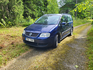 Volkswagen Touran 1,9 74 kw 7 kohta (1 foto / 8)