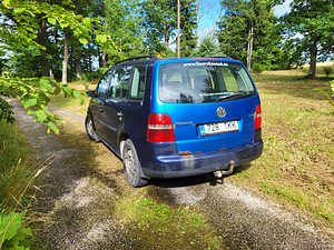 Volkswagen Touran 1,9 74 kw 7 kohta (2 foto / 8)
