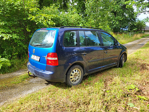 Volkswagen Touran 1,9 74 kw 7 kohta (3 foto / 8)