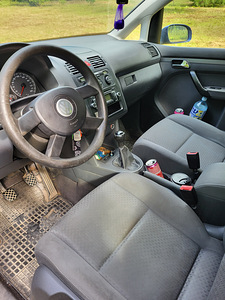 Volkswagen Touran 1,9 74 kw 7 kohta (6 foto / 8)