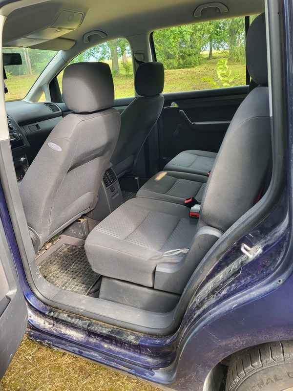 Volkswagen Touran 1,9 74 kw 7 kohta