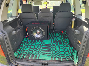Volkswagen Touran 1,9 74 kw 7 kohta (8 foto / 8)