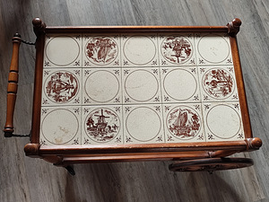 Столик на колесиках (3 фото из 4)