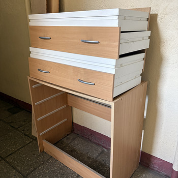Sahtlitega kummut