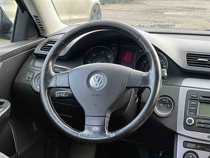 VOLKSWAGEN PASSAT (9 foto / 11)