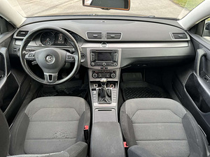 VOLKSWAGEN PASSAT (9 foto / 10)