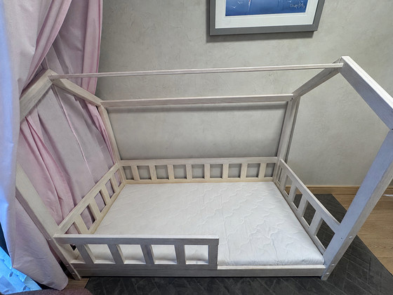 Täispuidust laste majavoodi 80x160 + YappyLatex madrats