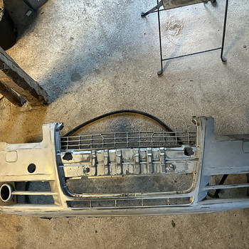Audi A4 B7 esistange / Audi A4 B7 esistange