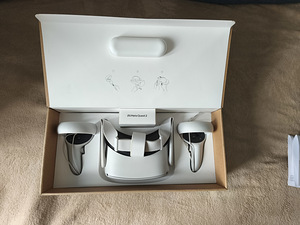 Oculus Quest 2 (2 foto / 5)