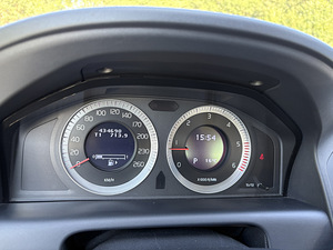 Volvo XC60 2,4D 136kw 4x4 (12 foto / 15)
