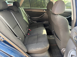 TOYOTA AVENSIS (8 foto / 9)