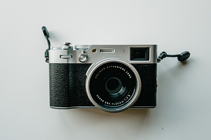 Fujifilm X100VI, Silver + телеконвертер и аксессуары (1 фото из 7)