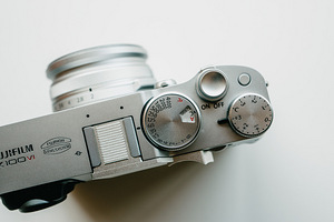 Fujifilm X100VI, Silver + телеконвертер и аксессуары (4 фото из 7)