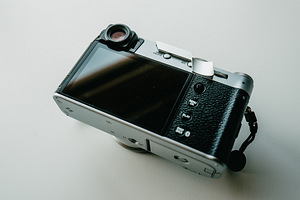 Fujifilm X100VI, Silver + телеконвертер и аксессуары (5 фото из 7)