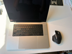 Macbook Pro M3 Max, 36GB, 1TB, Silver (1 foto / 4)
