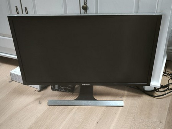 Samsung U28E590D