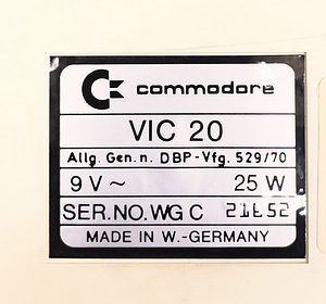 Commodore VIC-20 (3 фото из 3)
