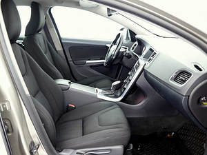 Volvo S60 Momentum ATM 1.6 110kW (6 foto / 7)