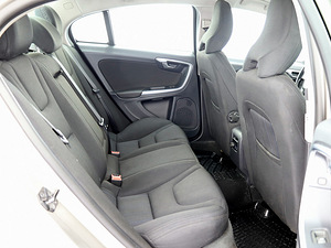 Volvo S60 Momentum ATM 1.6 110kW (7 foto / 7)