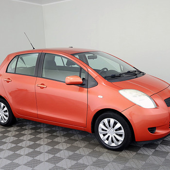 Toyota Yaris Linea Sol A-C 1.3 64kW