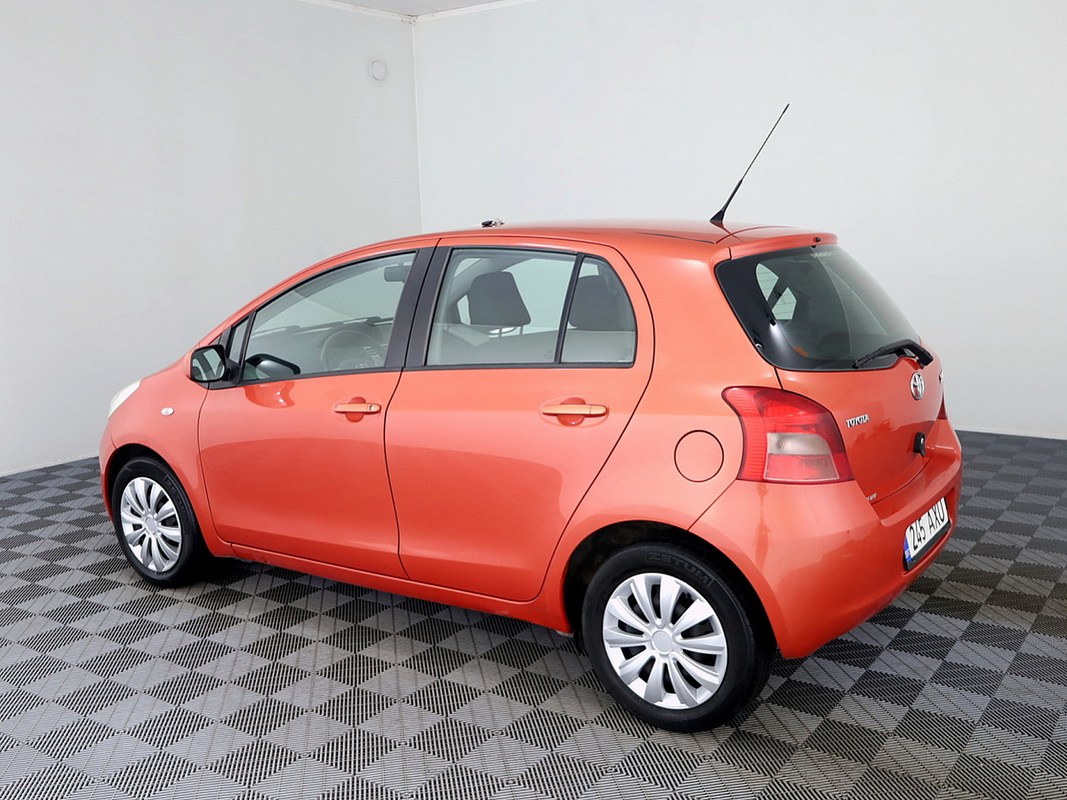 Toyota Yaris Linea Sol A-C 1.3 64kW