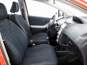 Toyota Yaris Linea Sol A-C 1.3 64kW (6 foto / 8)