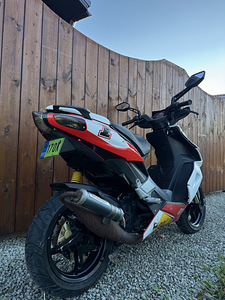 APRILIA SR 50R 70cc 2012a (2 foto / 7)